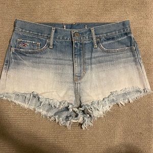 ✨Hollister High-Rise ombré Jean shorts